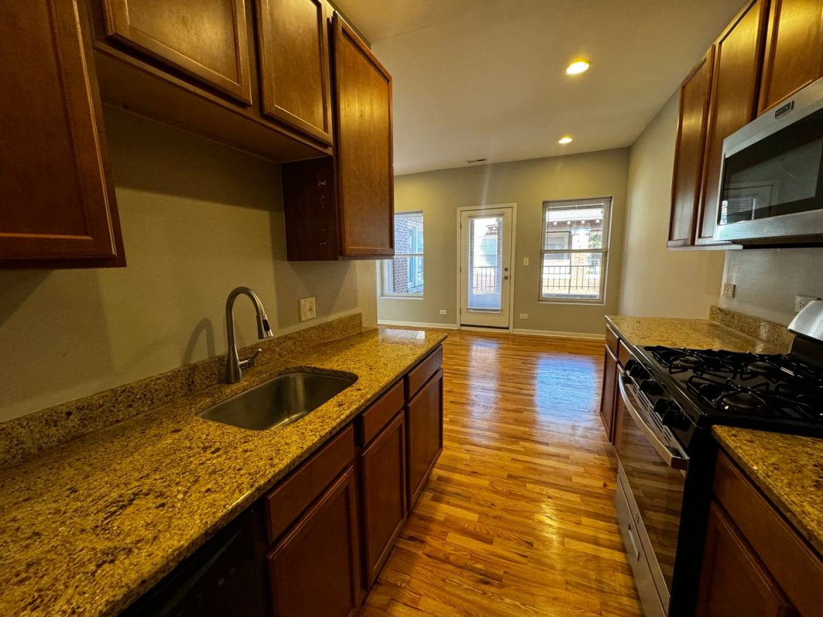 Apartment for rent at 4718-24 N Bernard, Chicago, IL 60625