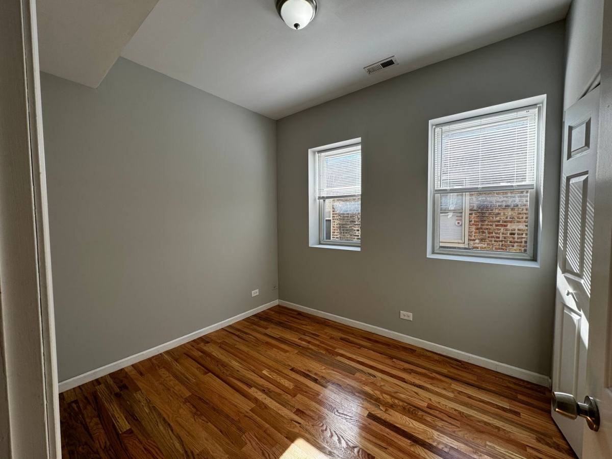 Apartment for rent at 4718-24 N Bernard, Chicago, IL 60625