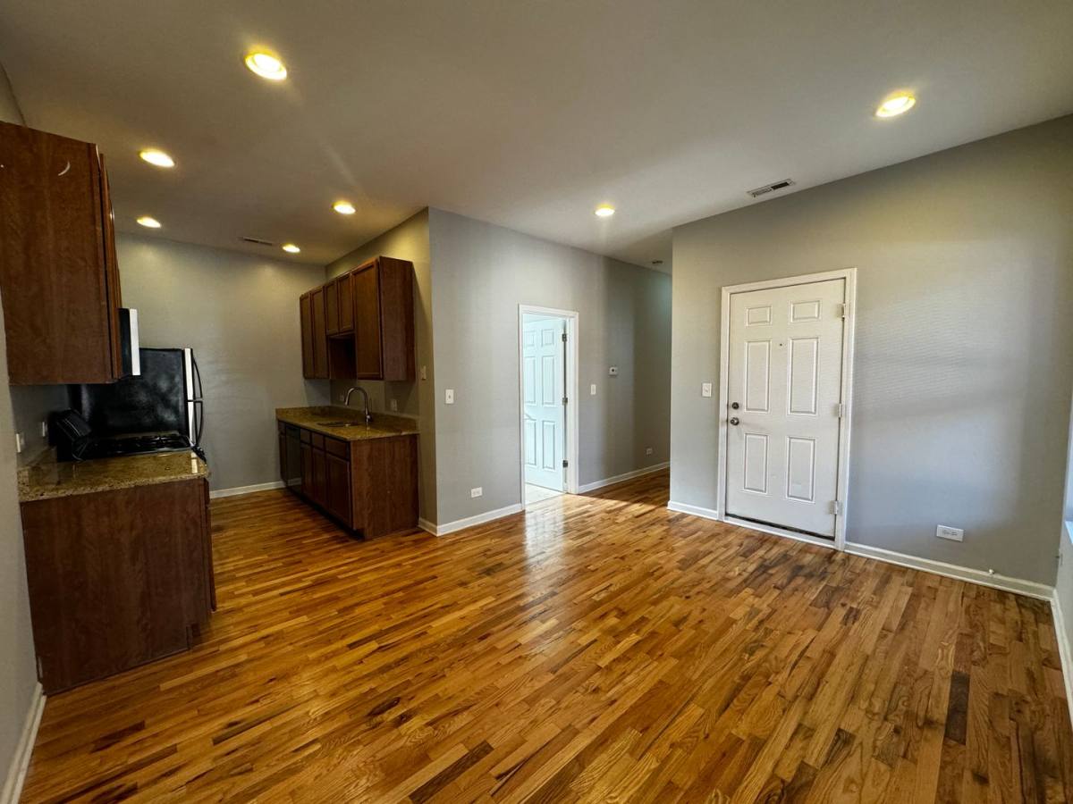 Apartment for rent at 4718-24 N Bernard, Chicago, IL 60625