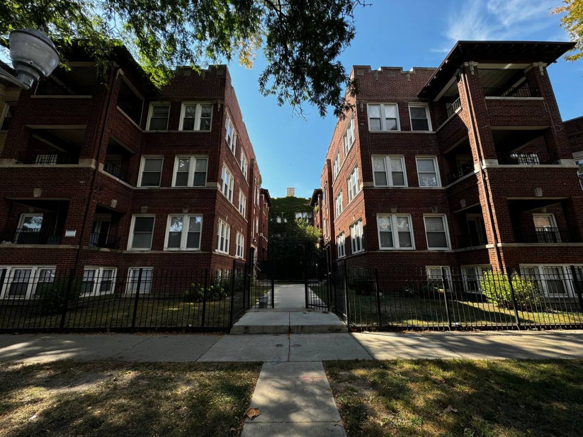 Apartment for rent at 4718-24 N Bernard, Chicago, IL 60625