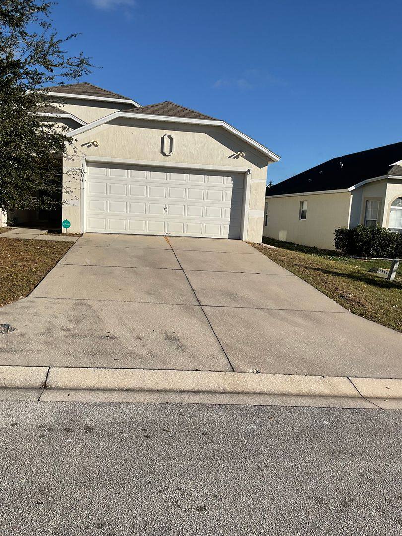 House for rent at 1001 Lake Charles Dr, Davenport, FL 33837