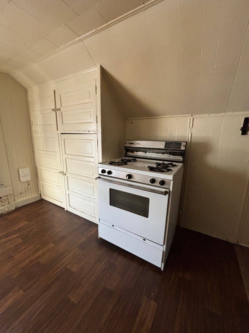 Apartment for rent at 1109 Sycamore St, Waterloo, IA 50703