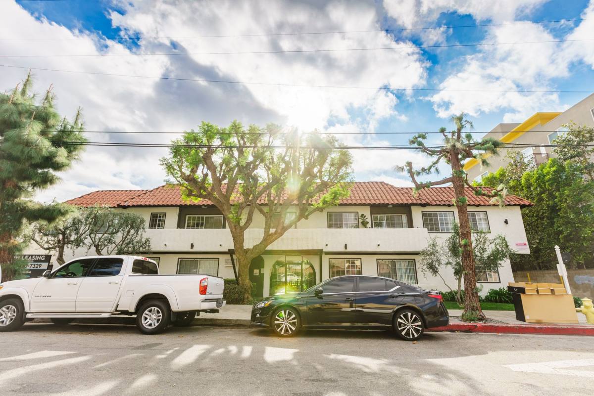 Apartment for rent at 18424 Halsted Ave, Northridge, CA 91325