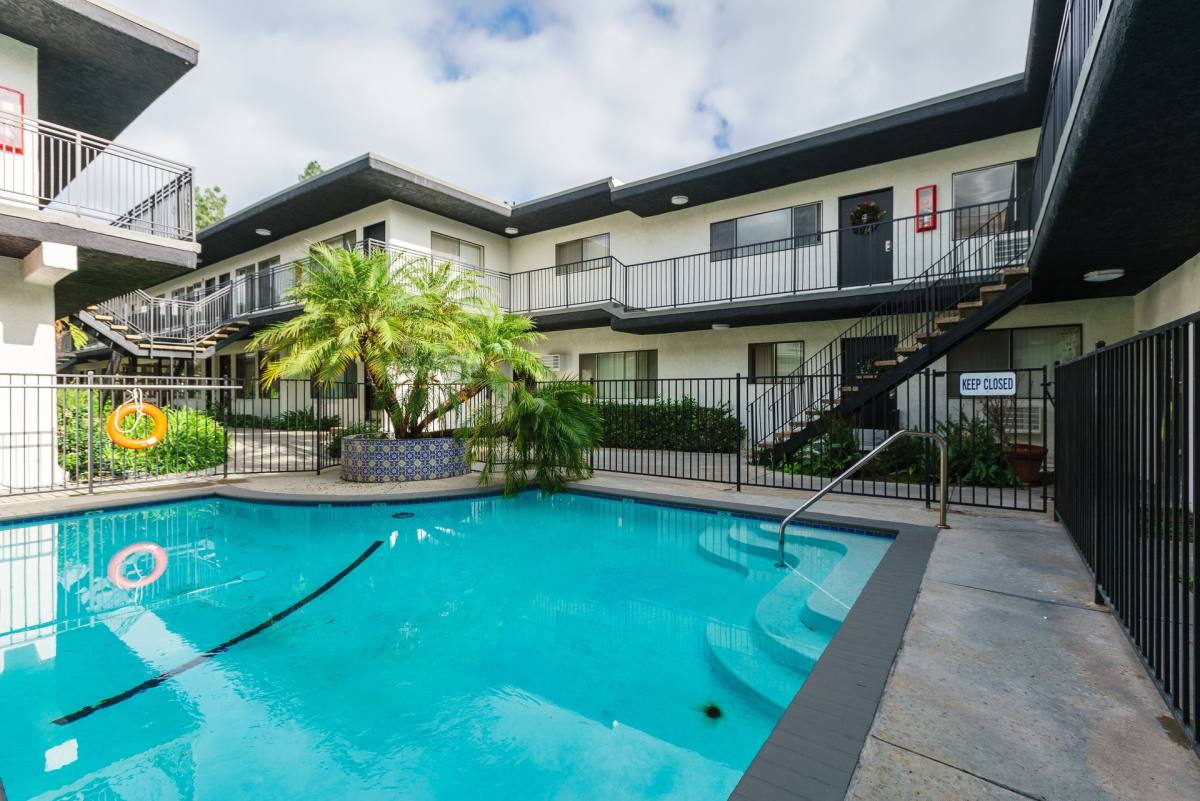 Apartment for rent at 18424 Halsted Ave, Northridge, CA 91325