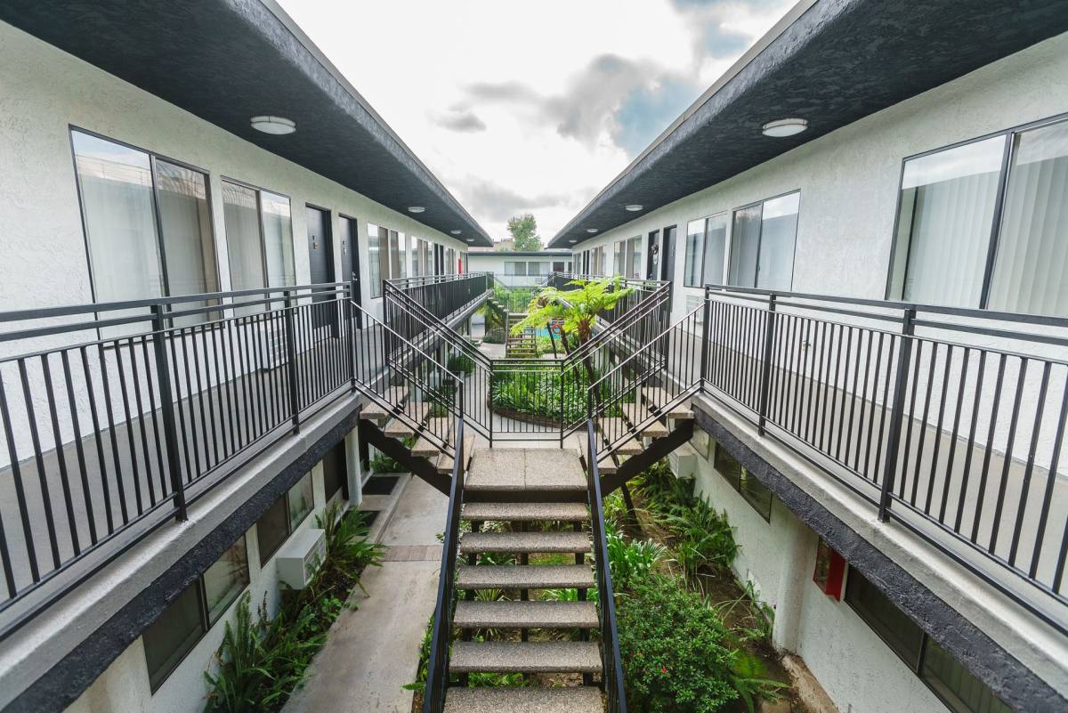 Apartment for rent at 18424 Halsted Ave, Northridge, CA 91325