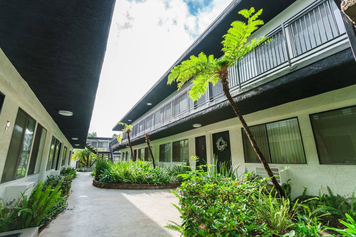 Apartment for rent at 18424 Halsted Ave, Northridge, CA 91325