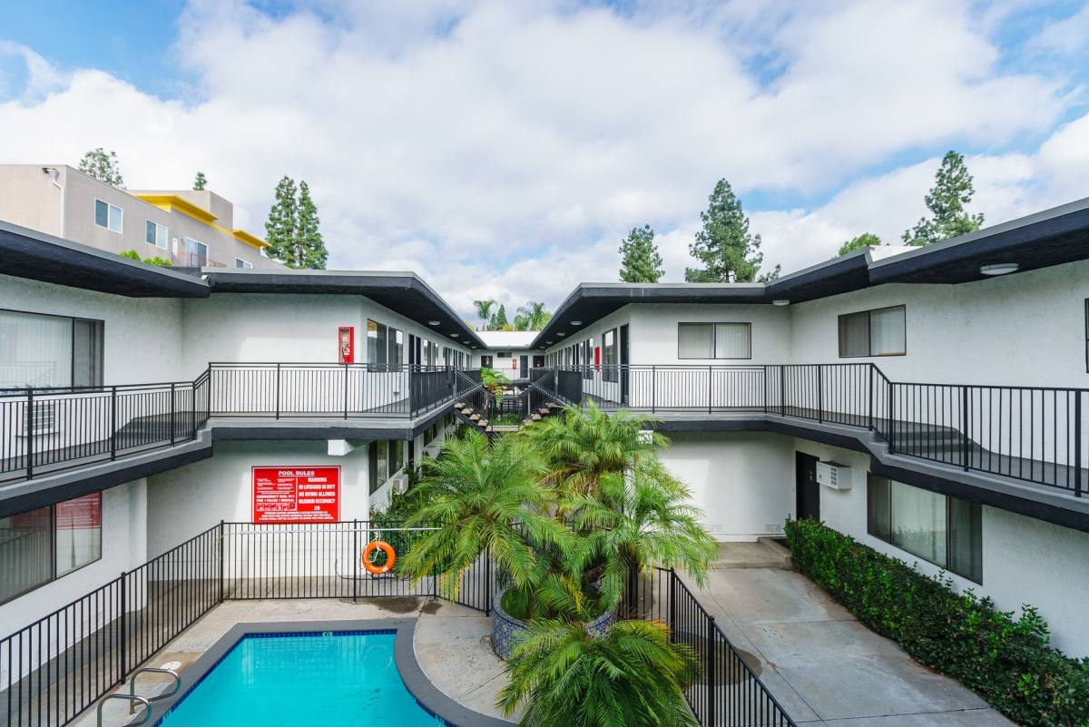 Apartment for rent at 18424 Halsted Ave, Northridge, CA 91325