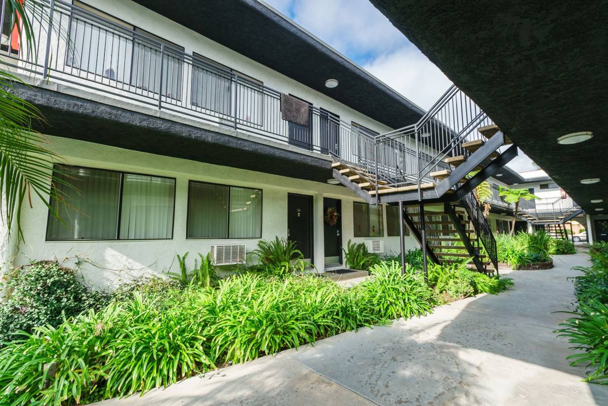 Apartment for rent at 18424 Halsted Ave, Northridge, CA 91325