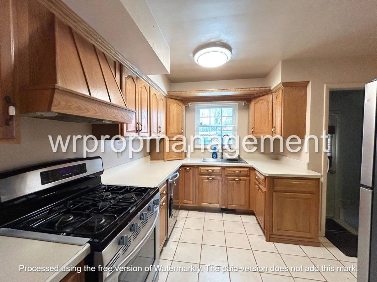 House for rent at 2338 Bodette Ave, Toledo, OH 43613