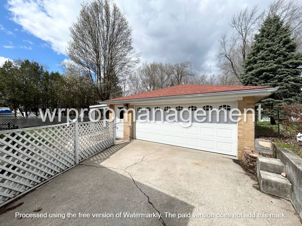 House for rent at 2338 Bodette Ave, Toledo, OH 43613