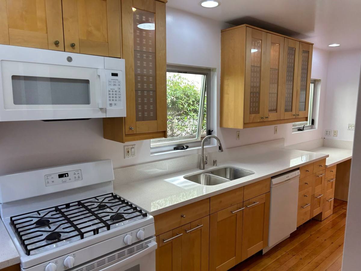 Apartment for rent at 2351-2353 Ocean Ave, Venice, CA 90291