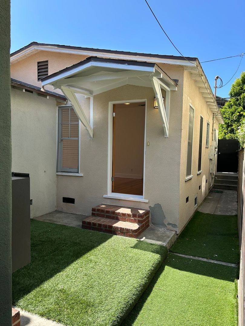 Apartment for rent at 2351-2353 Ocean Ave, Venice, CA 90291