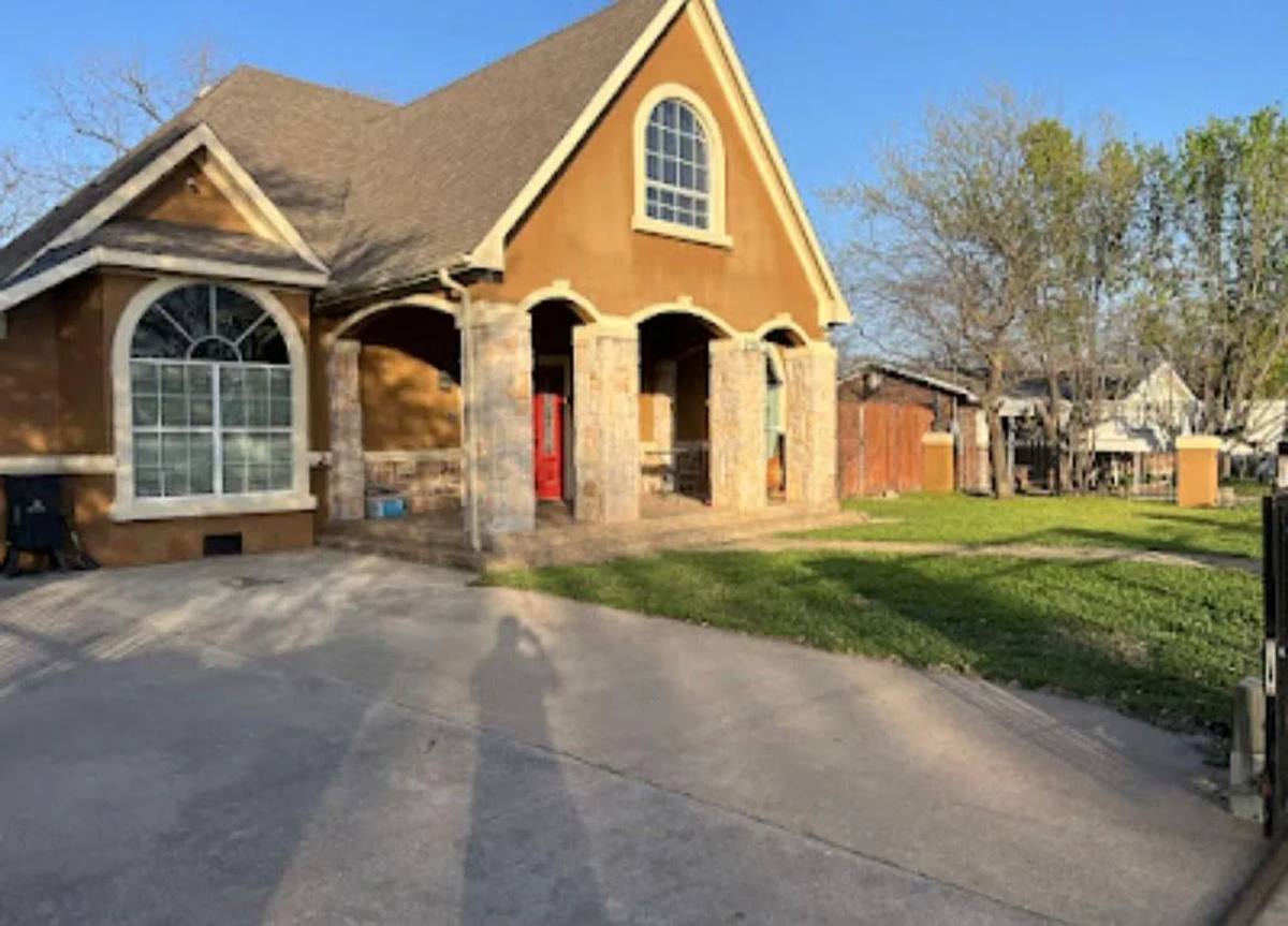 Apartment for rent at 2351 Longhorn St, Dallas, TX 75228