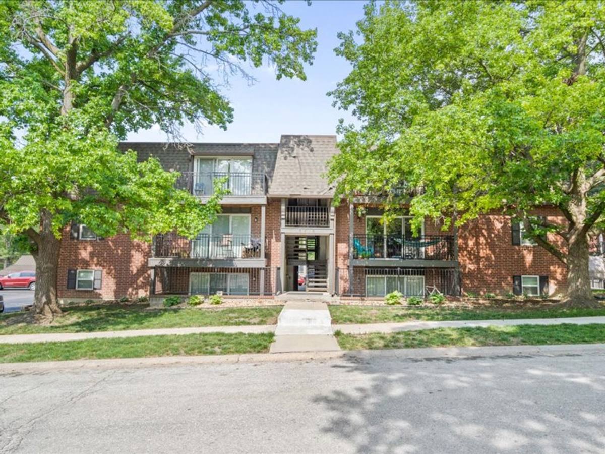 Apartment for rent at 5708 Outlook, Mission, KS 66202