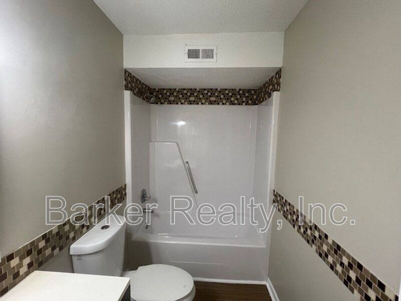 Apartment for rent at 205 E Ransom St #1B, Fuquay Varina, NC 27526