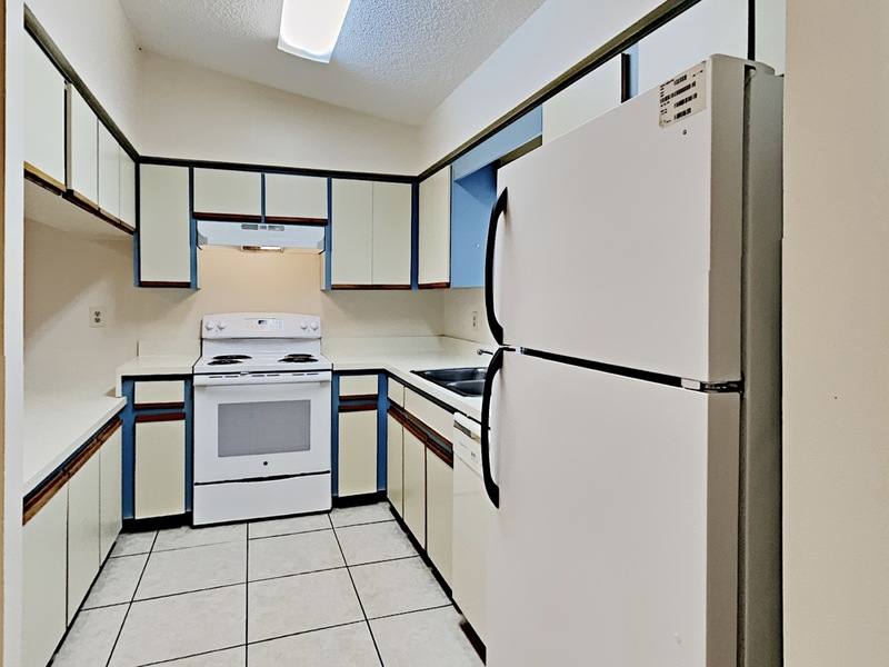 Apartment for rent at 32827 Blossom Lane, Leesburg, FL 34788