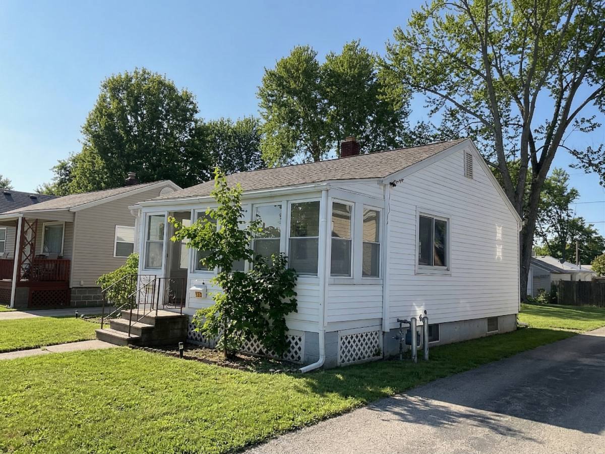 House for rent at 222 Bellfield Ave, Elyria, OH 44035