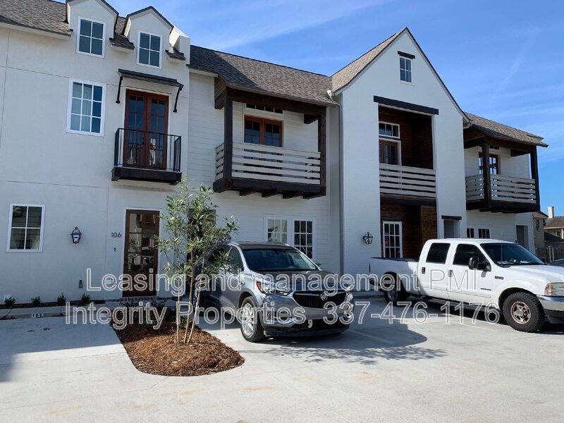 Townhouse for rent at 104 Shirekeep Lane, Lafayette, LA 70508