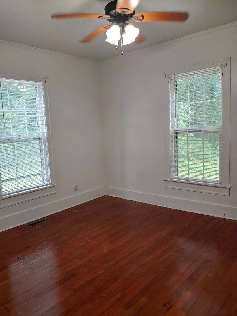 Apartment for rent at 318 S Limestone St, Gaffney, SC 29340