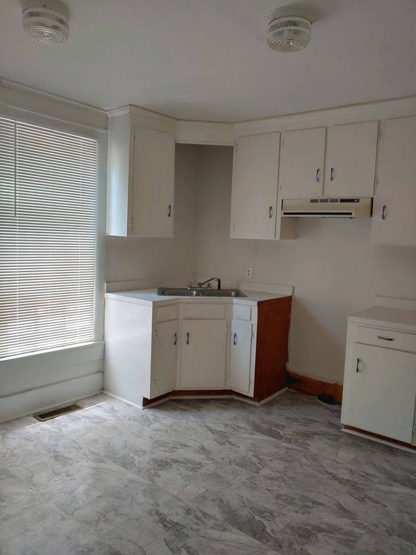 Apartment for rent at 318 S Limestone St, Gaffney, SC 29340