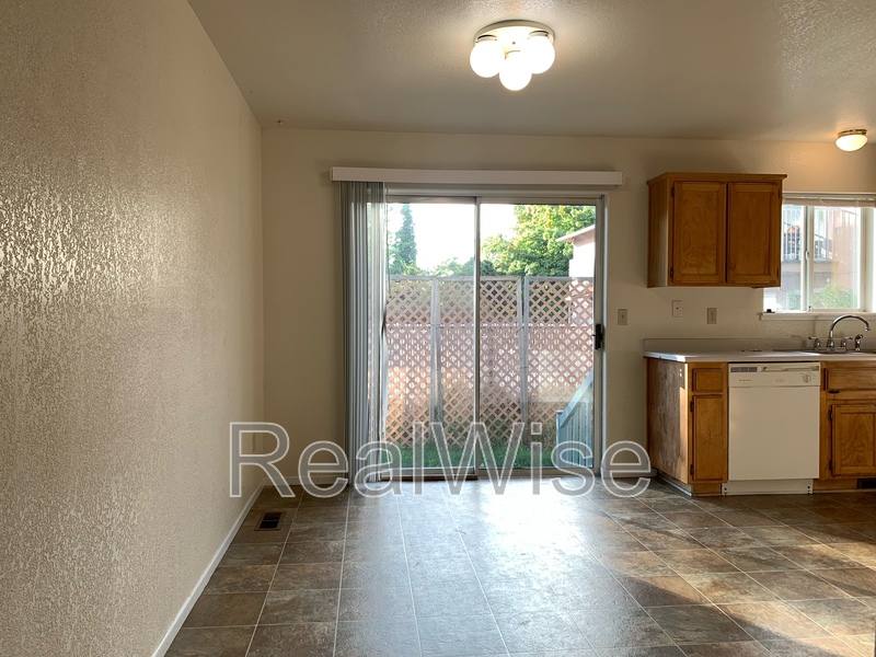 House for rent at 249 SW Rogue River Ave #D, Grants Pass, OR 97526