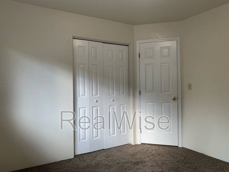 House for rent at 249 SW Rogue River Ave #D, Grants Pass, OR 97526