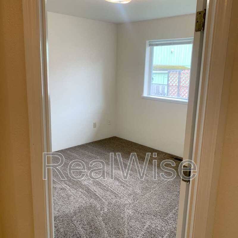 House for rent at 249 SW Rogue River Ave #D, Grants Pass, OR 97526