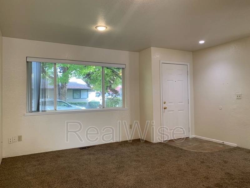 House for rent at 249 SW Rogue River Ave #D, Grants Pass, OR 97526