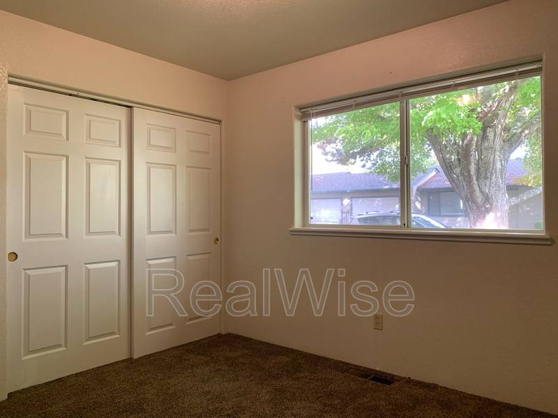 House for rent at 249 SW Rogue River Ave #D, Grants Pass, OR 97526