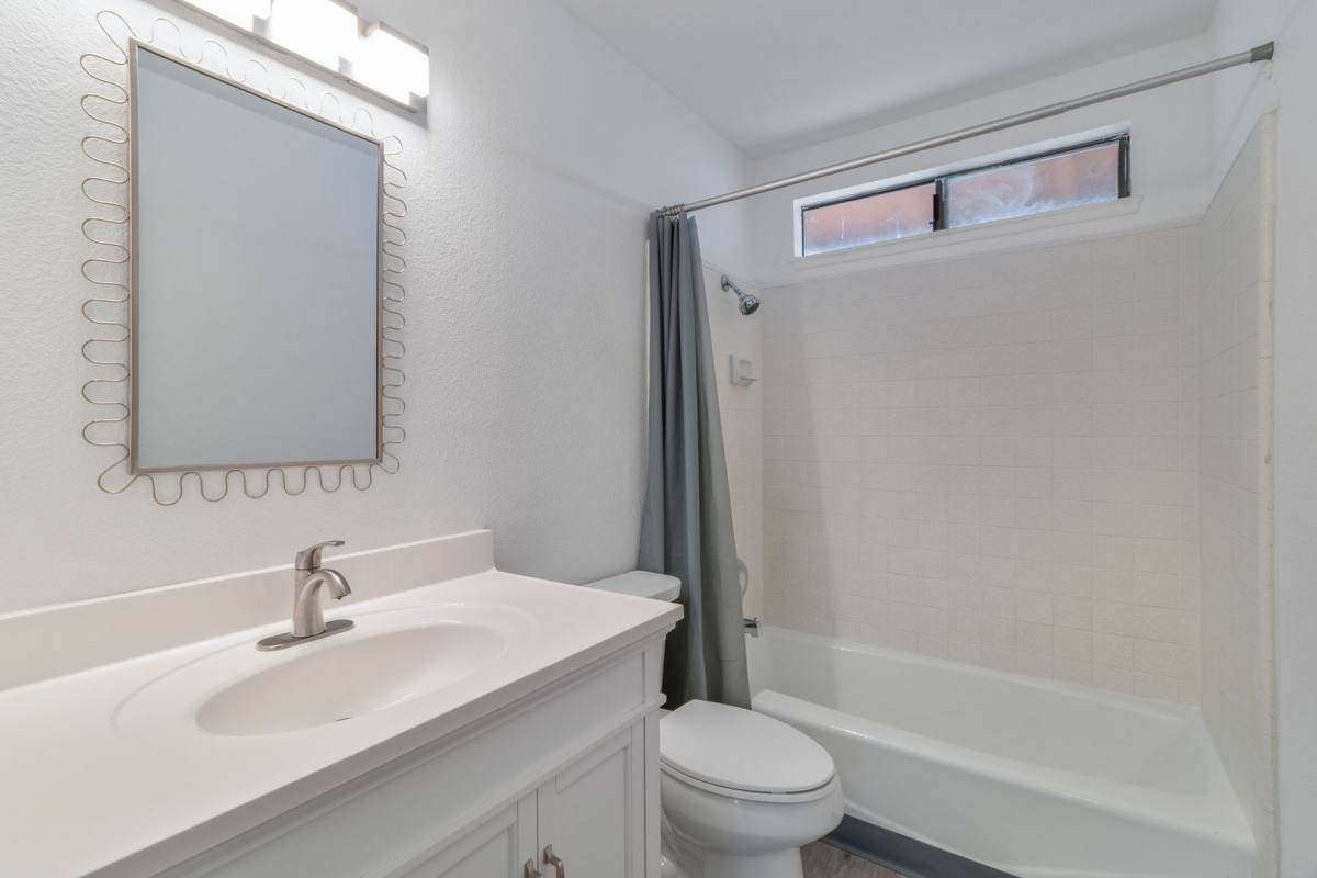 Apartment for rent at 13116 Mohawk Rd, Apple Valley, CA 92308