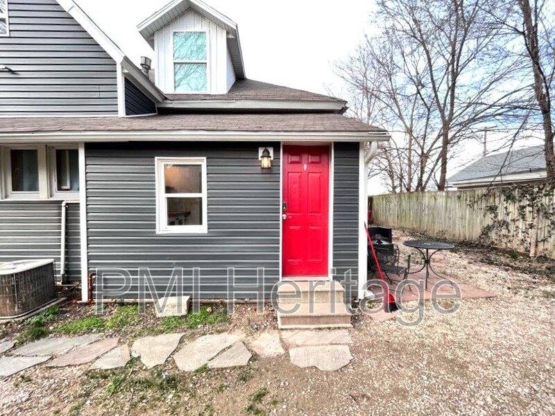 122 W Pine St #D, Rogers, AR 72756