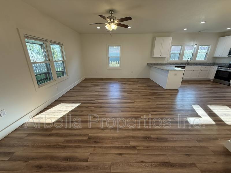 Apartment for rent at 829 Hamilton St, Johnson City, TN 37604