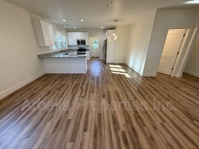 Apartment for rent at 829 Hamilton St, Johnson City, TN 37604