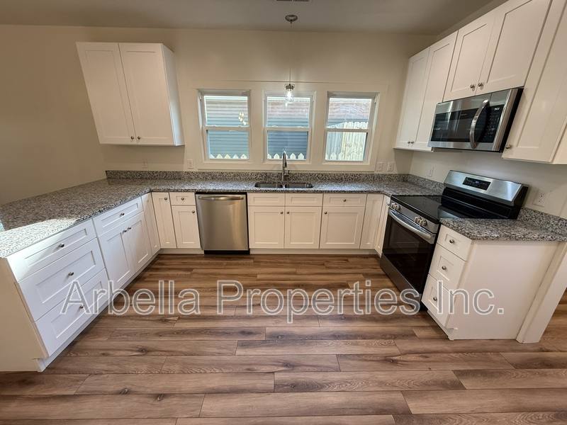 Apartment for rent at 829 Hamilton St, Johnson City, TN 37604