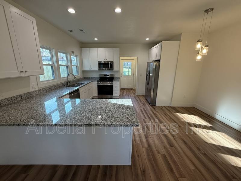 Apartment for rent at 829 Hamilton St, Johnson City, TN 37604