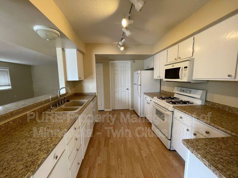 Townhouse for rent at 15825 Granada Ave, Saint Paul, MN 55124