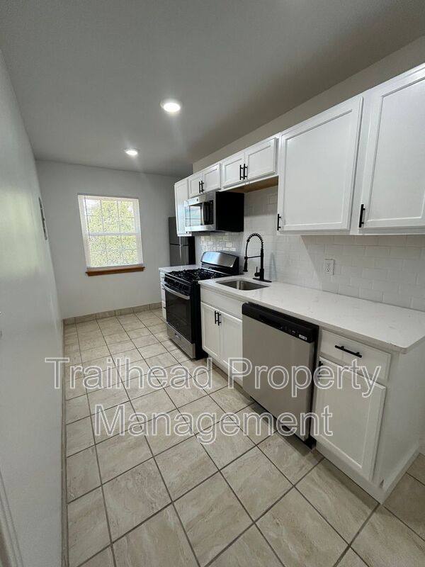 Apartment for rent at 316 E Gregory #3W, Kansas City, MO 64114