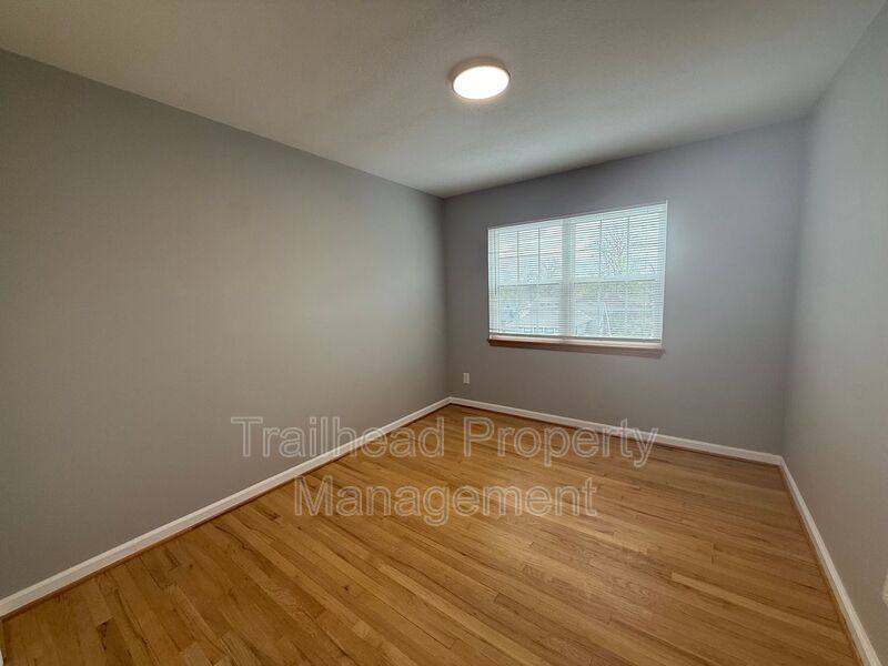 Apartment for rent at 316 E Gregory #3W, Kansas City, MO 64114
