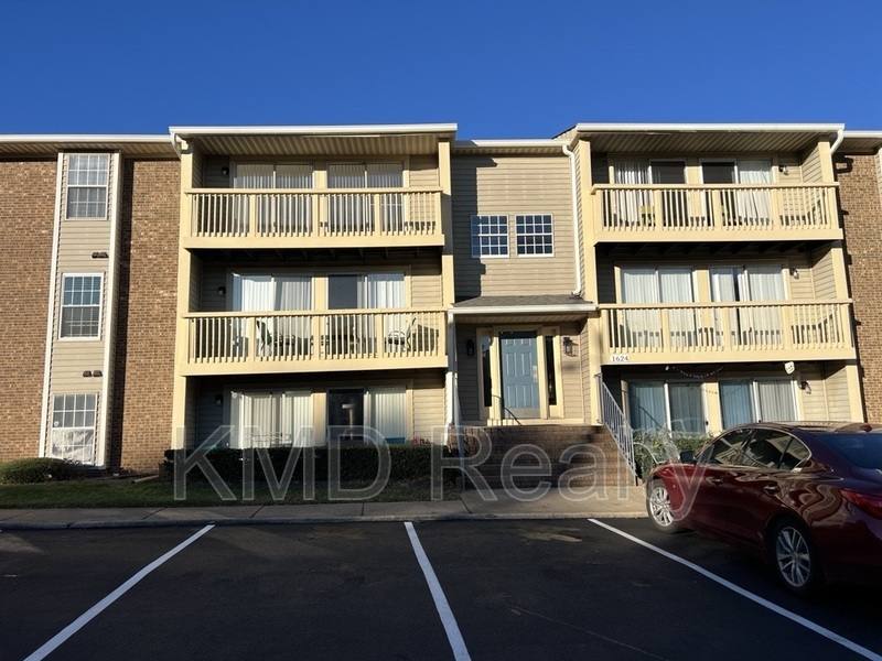 Condo for rent at 1624 Arlyn Circle #H, Charlotte, NC 28213