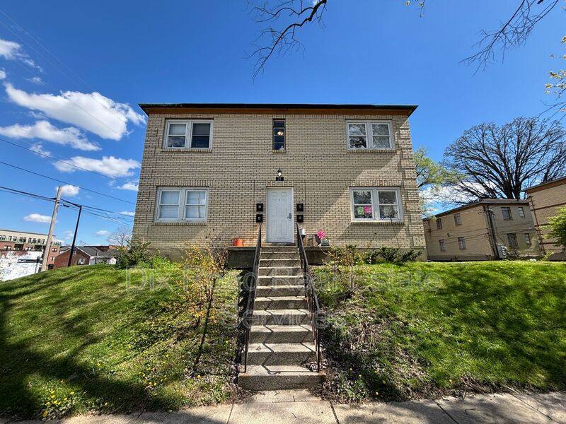House for rent at 24 E St S #B, Hamilton, OH 45013
