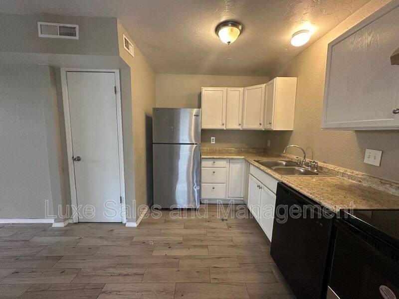 Apartment for rent at 6066 NW Expressway, Oklahoma City, OK 73132