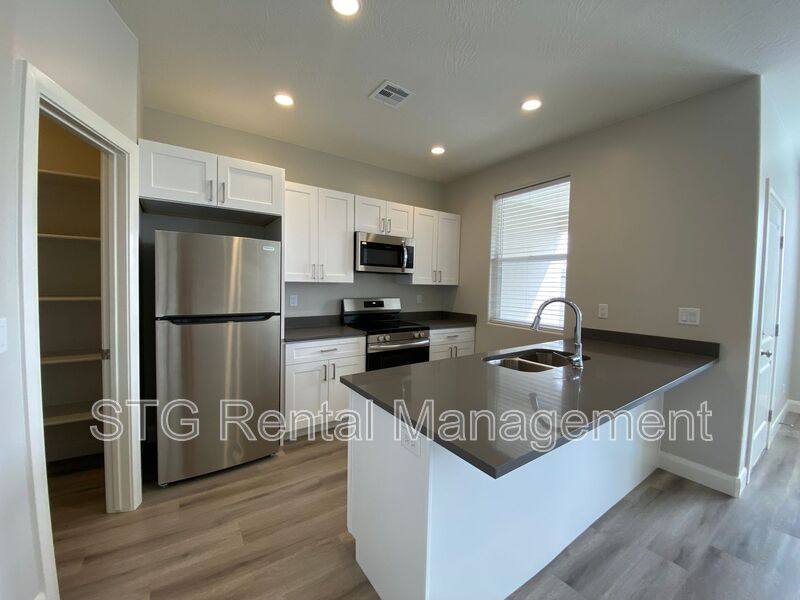Townhouse for rent at 1139 S 4380 W, Hurricane, UT 84737