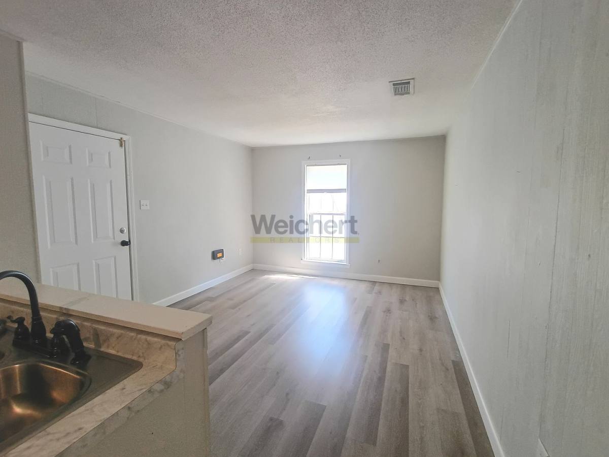 Apartment for rent at 108 N 7th St, Paragould, AR 72450
