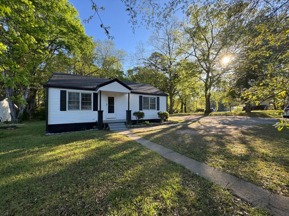 House for rent at 5641 Austell Powder Springs Rd, Austell, GA 30106