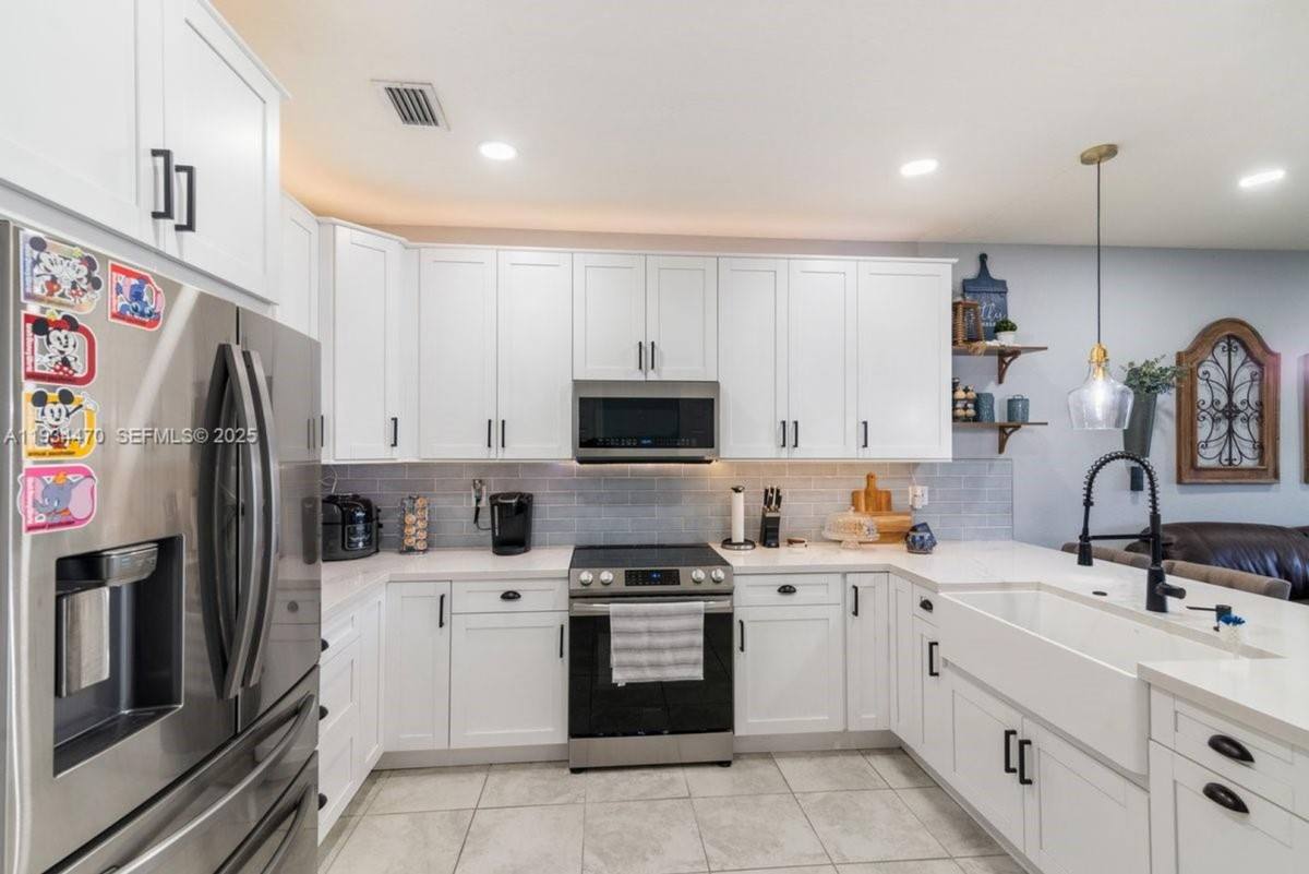 House for rent at 2417 NE 2nd Dr, Homestead, FL 33033