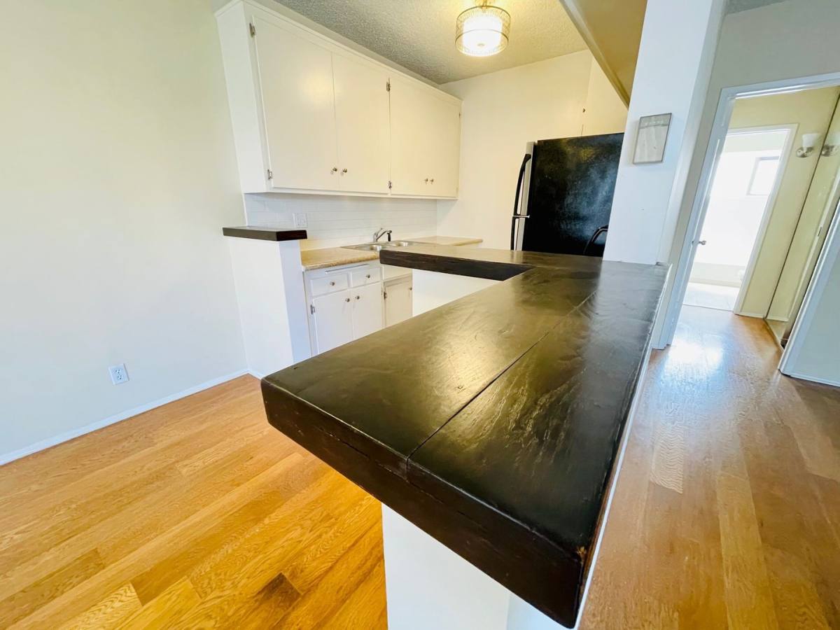 Apartment for rent at 3432-3438 Mentone Ave, Los Angeles, CA 90034