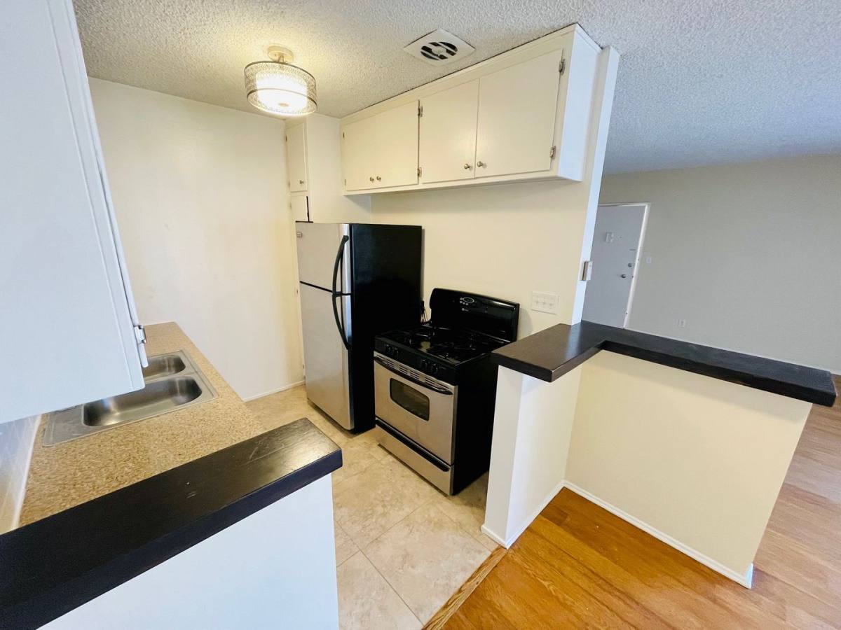 Apartment for rent at 3432-3438 Mentone Ave, Los Angeles, CA 90034