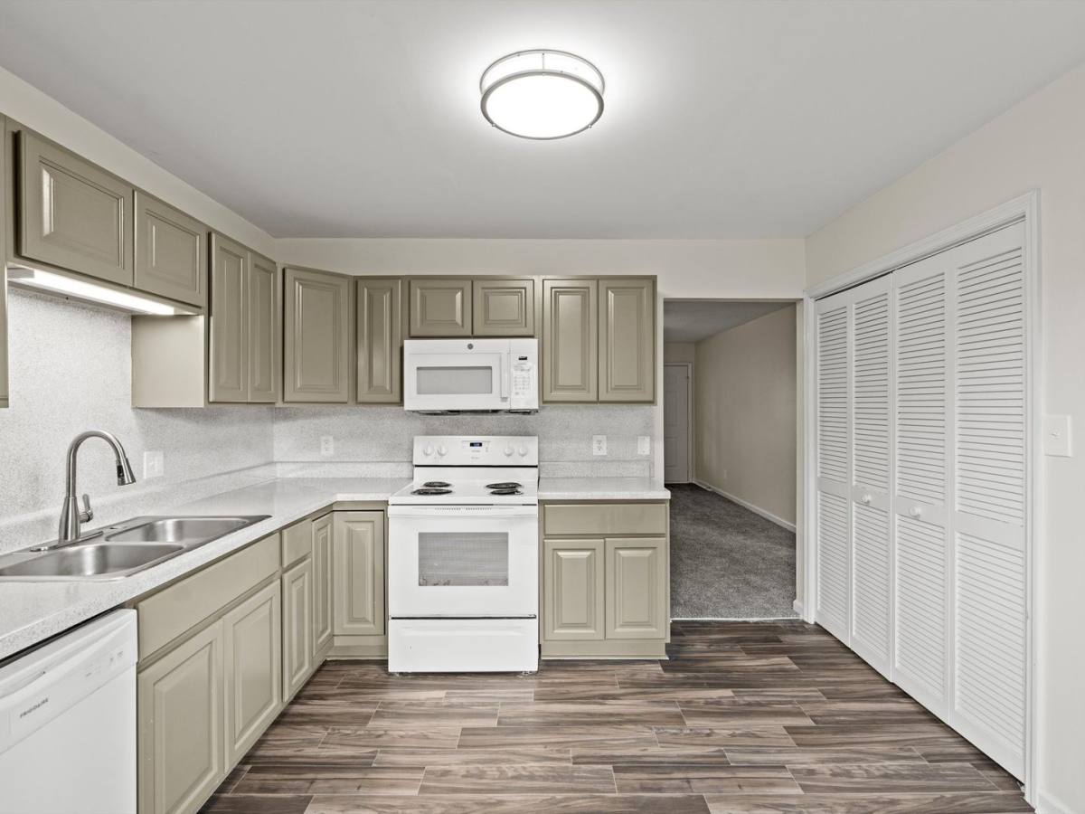 Apartment for rent at 1806 Runnymead Ave SW #302B, Decatur, AL 35601