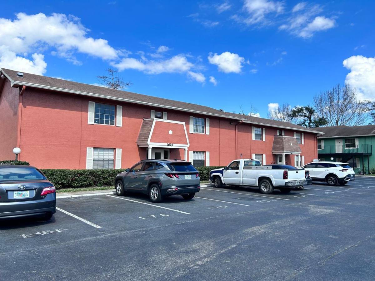Condo for rent at 1625 W Oak Ridge Rd, Orlando, FL 32809