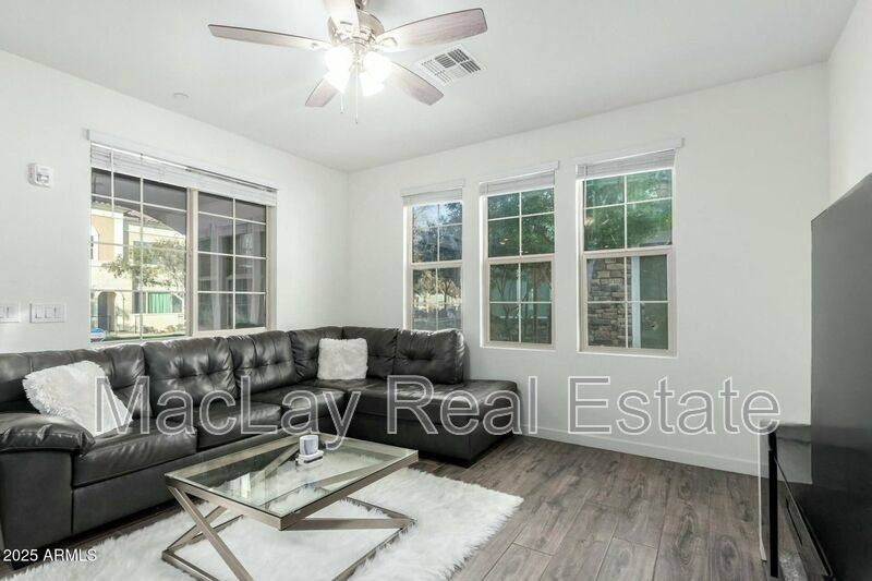 Townhouse for rent at 1918 E Bridgeport Parkway #102, Gilbert, AZ 85295